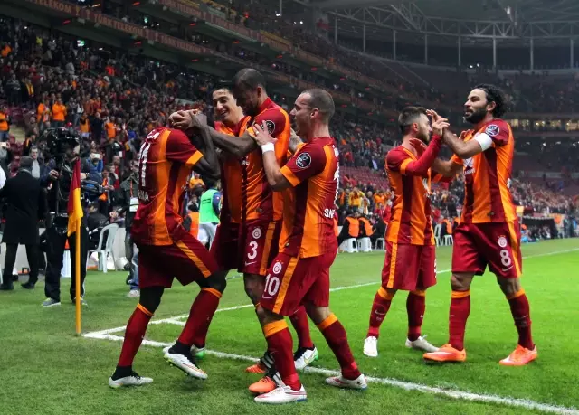 Galatasaray: 2 - Çaykur Rizespor: 0 (İlk Yarı) Galatasaray: 2 - Çaykur Rizespor: 0 (İlk Yarı)