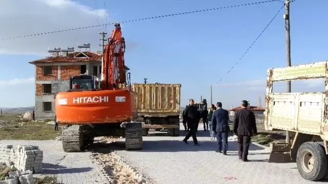Cihanbeyli'nin Bir Mahallesinin Daha İçme Suyu Sorunu Çözülüyor Cihanbeyli'nin Bir Mahallesinin Daha İçme Suyu Sorunu Çözülüyor