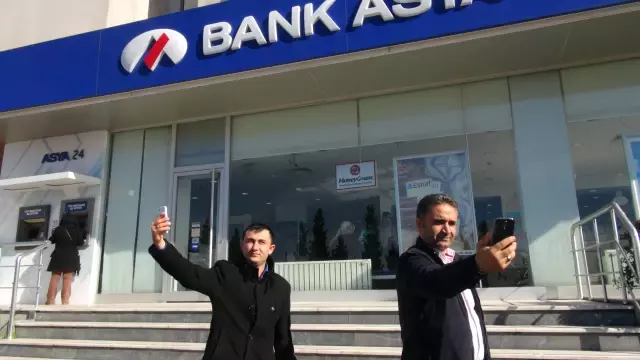 Para Değil Selfie Çektiler Para Değil Selfie Çektiler