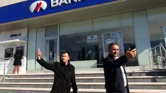 Para Değil Selfie Çektiler Para Değil Selfie Çektiler