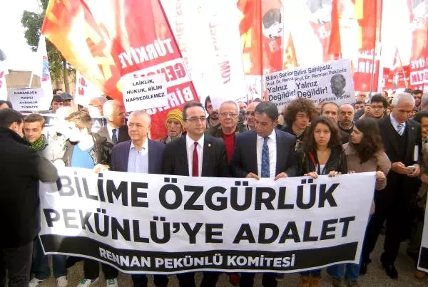 Türbana Engel Oldu Diye Cezaevine Giren Prof. Dr. Pekünlü, Yeniden Hakim Karşısında Türbana Engel Oldu Diye Cezaevine Giren Prof. Dr. Pekünlü, Yeniden Hakim Karşısında