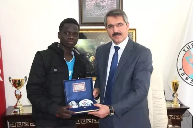 Üniversiteyi de Türkiye'de Okumak İstiyorlar Üniversiteyi de Türkiye'de Okumak İstiyorlar