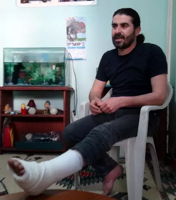 'Öğle Mesaisinde Yemekteyim' Diyen Doktorun Ayağını Kırdılar