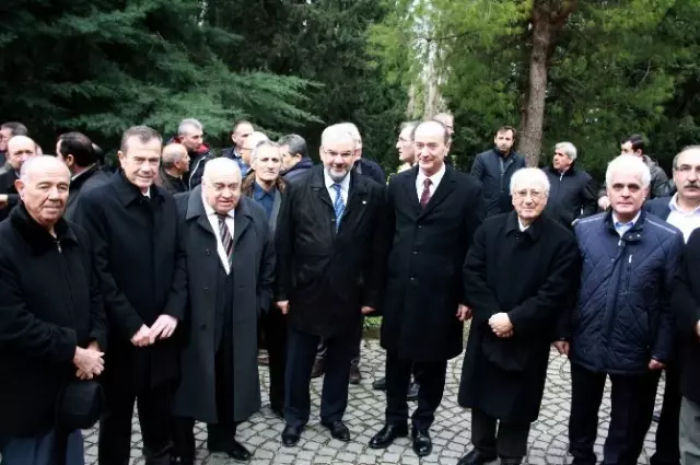 Mümin Gençoğlu Mezarı Başında Anıldı Mümin Gençoğlu Mezarı Başında Anıldı