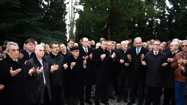 Mümin Gençoğlu Mezarı Başında Anıldı Mümin Gençoğlu Mezarı Başında Anıldı