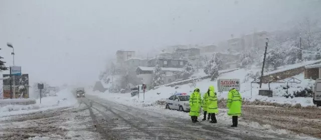 Sertavul Geçidi'nde Ulaşım Güçlükle Sağlanıyor