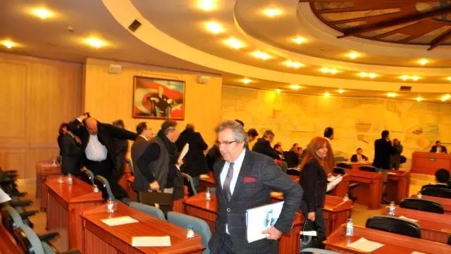 Balıkesir Büyükşehir Meclisi'nde CHP Grubu Salonu Terketti