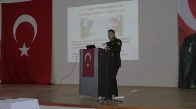 Jandarma'dan Bilgilendirme Toplantısı Jandarma'dan Bilgilendirme Toplantısı