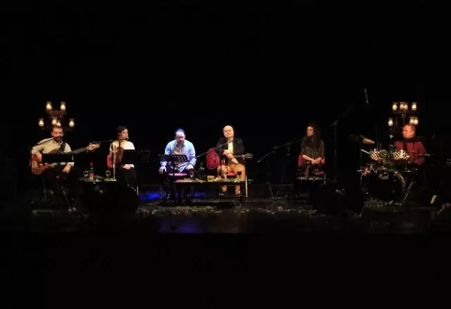 Aşk, Şiir ve Müzikle Buluştu Aşk, Şiir ve Müzikle Buluştu