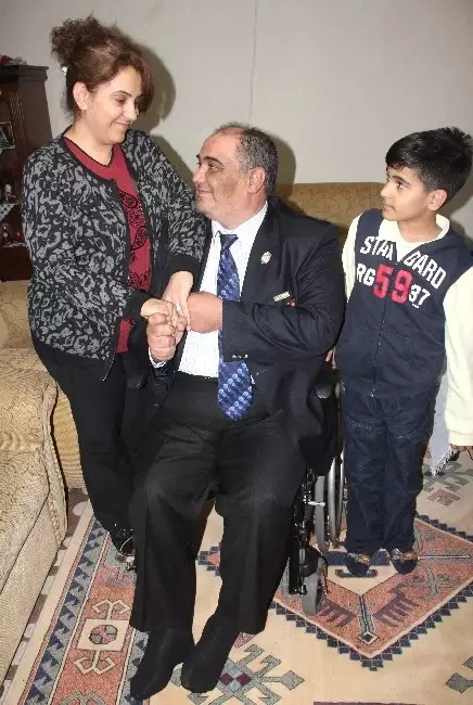 Hayat Arkadaşının Sevgisi Başından Yaralanan Gaziyi Ayağa Kaldırdı