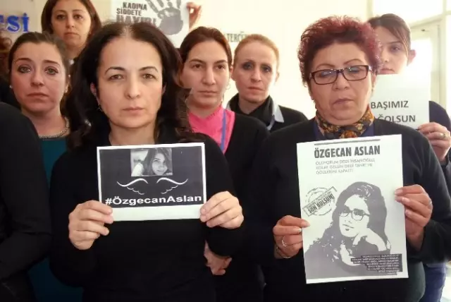 Beyaz Melekler Siyahlara Büründü Beyaz Melekler Siyahlara Büründü