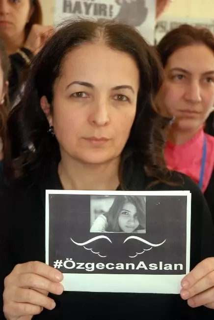 Beyaz Melekler Siyahlara Büründü Beyaz Melekler Siyahlara Büründü