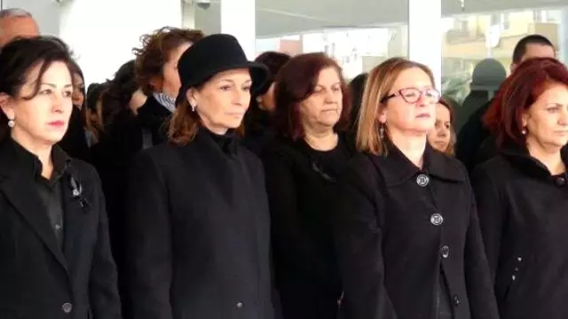 Beyaz Melekler Siyahlara Büründü Beyaz Melekler Siyahlara Büründü