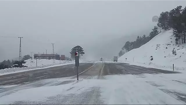 Sertavul Geçidi'nde Kar Yağışı