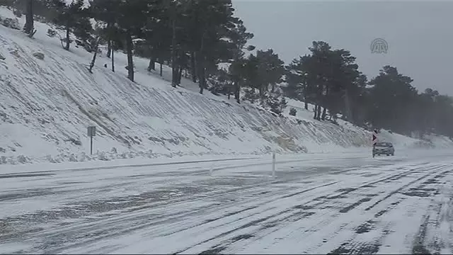 Sertavul Geçidi'nde Kar Yağışı