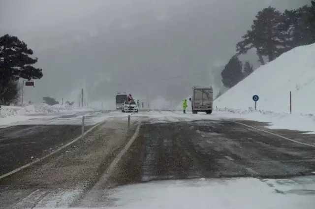 Sertavul Geçidi Zincirsiz Geçit Vermiyor