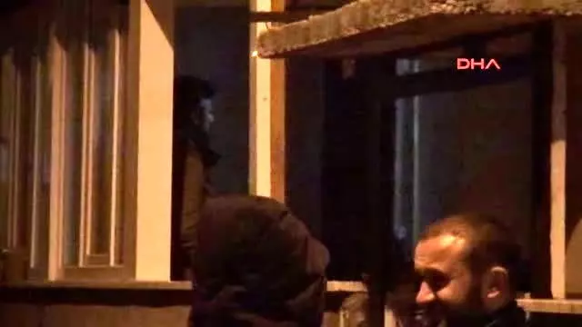 Evi Terk Eden Eşinin Geri Dönmesi İçin Boğazına Bıçak Dayadı Sakarya