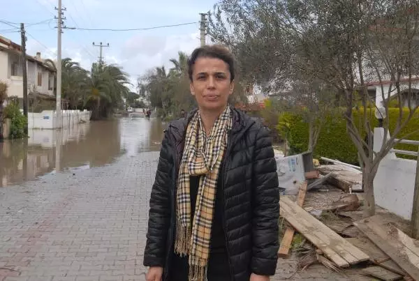 Çeşme, Sağanak Yağmura Teslim Oldu, 200 Ev ve İşyerini Bu Bastı