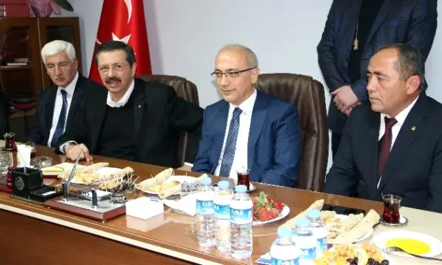 Ulaştırma Denizcilik ve Haberleşme Bakanı Elvan Mersin'de