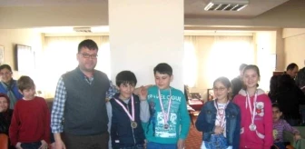 Bozüyük'te Çocuk Ligi Satranç Turnuvası Yapıldı