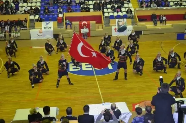 Edremitli Folklorcular Balıkesir Birincisi Oldu