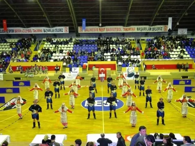 Edremitli Folklorcular Balıkesir Birincisi Oldu