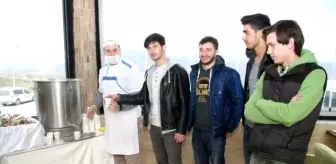 Süleyman Dişli: Adapazarı Belediyesi'nden Sakarya Üniversitesi Öğrencilerine Çorba İkramı Süleyman Dişli: Adapazarı Belediyesi'nden Sakarya Üniversitesi Öğrencilerine Çorba İkramı