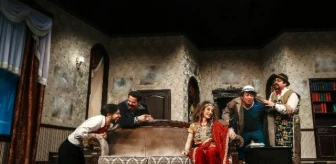 Trabzon Devlet Tiyatrosundan 'Salaklar Sofrası' Çıkartması