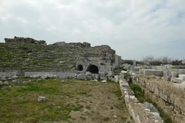 İznik'te 2 Bin Yıllık Amfi Tiyatro Restore Ettirilecek İznik'te 2 Bin Yıllık Amfi Tiyatro Restore Ettirilecek
