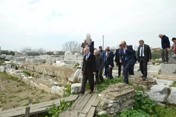 İznik'te 2 Bin Yıllık Amfi Tiyatro Restore Ettirilecek İznik'te 2 Bin Yıllık Amfi Tiyatro Restore Ettirilecek
