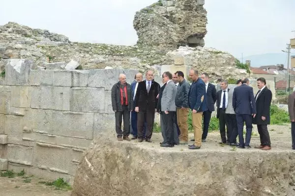 İznik'te 2 Bin Yıllık Amfi Tiyatro Restore Ettirilecek İznik'te 2 Bin Yıllık Amfi Tiyatro Restore Ettirilecek