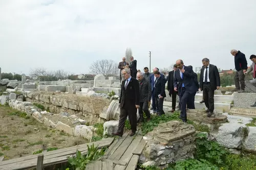 İznik'teki Roma Tiyatrosu Restore Edilecek İznik'teki Roma Tiyatrosu Restore Edilecek