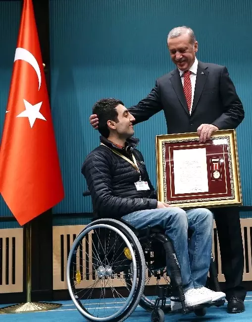 Devlet Övünç Madalyası ve Beratı Tevcihi Töreni