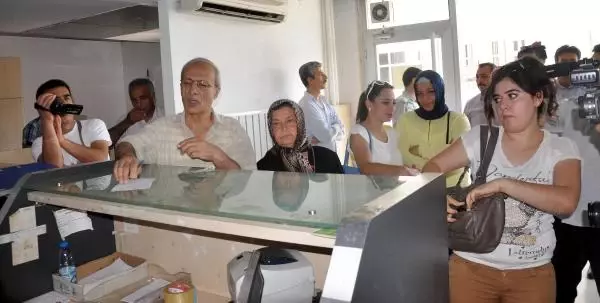 Erdoğan'a Hakaretten Cezası Ertelenen Şehit Babası, Kına Davasından Beraat Etti Erdoğan'a Hakaretten Cezası Ertelenen Şehit Babası, Kına Davasından Beraat Etti