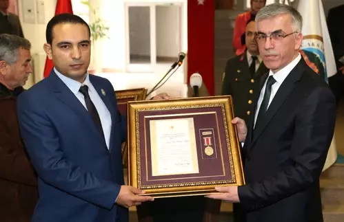 Şehit Yakını ile Gazilere Devlet Övünç Madalyaları Tevcih Edildi Şehit Yakını ile Gazilere Devlet Övünç Madalyaları Tevcih Edildi