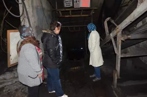 Maaşlarını Alamayan Maden İşçileri, Kendilerini Ocağa Kapattı Maaşlarını Alamayan Maden İşçileri, Kendilerini Ocağa Kapattı