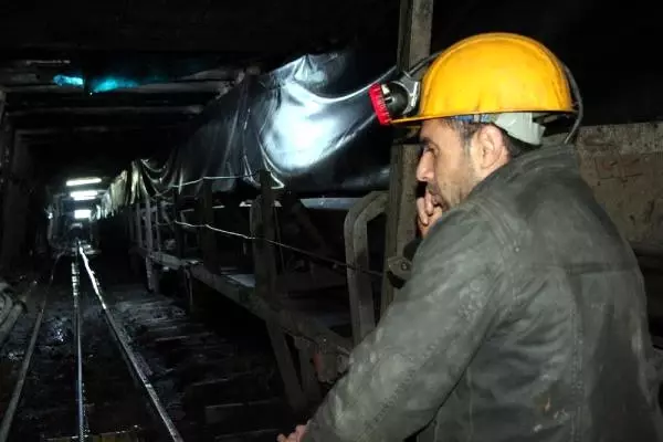 Maaşlarını Alamayan Maden İşçileri 'Ocaktan Çıkmama' Eylemi Başlattı Maaşlarını Alamayan Maden İşçileri 'Ocaktan Çıkmama' Eylemi Başlattı