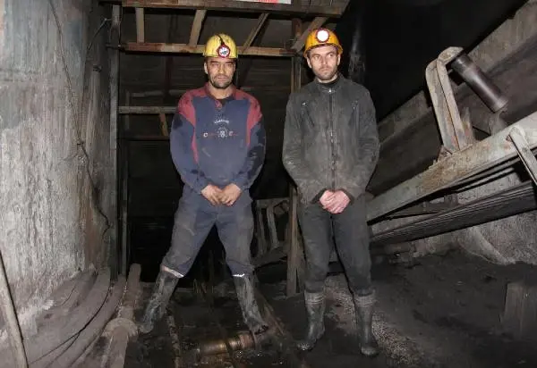 Maaşlarını Alamayan Maden İşçileri 'Ocaktan Çıkmama' Eylemi Başlattı Maaşlarını Alamayan Maden İşçileri 'Ocaktan Çıkmama' Eylemi Başlattı