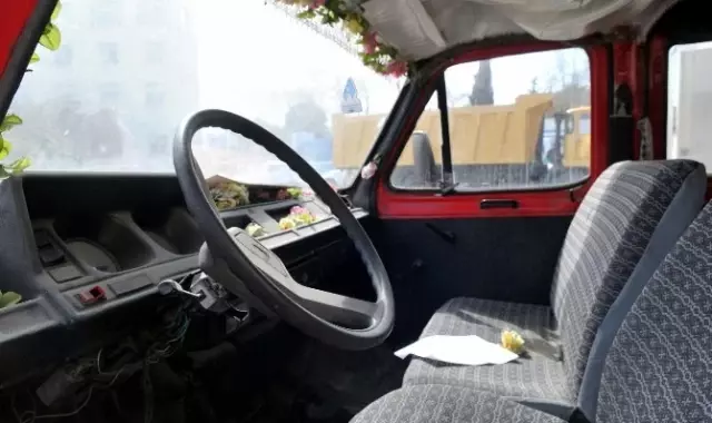 Çiçek Abbas'ın Minibüsü de Dokuma'da