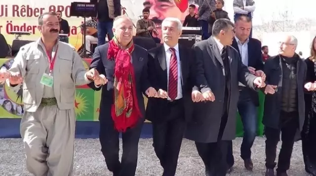 Gürpınar'da Nevruz Kutlaması Gürpınar'da Nevruz Kutlaması