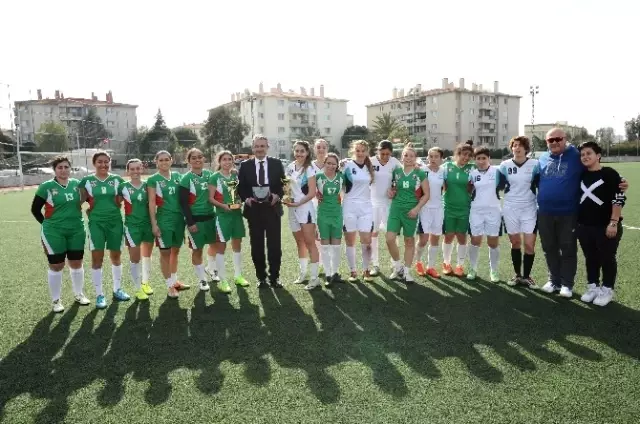 Karşıyaka'da İlk Kez Ragbi Turnuvası Karşıyaka'da İlk Kez Ragbi Turnuvası