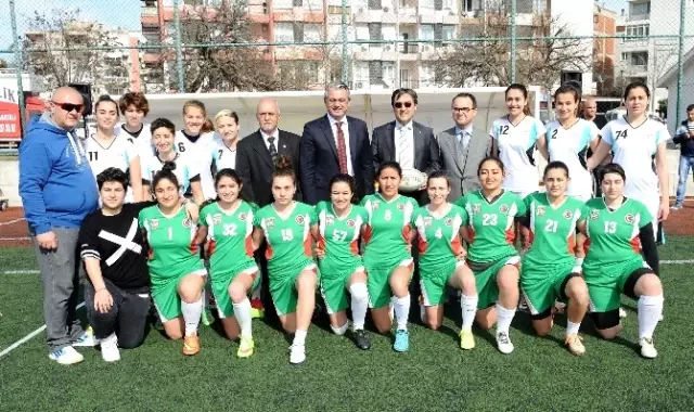 Karşıyaka'da İlk Kez Ragbi Turnuvası Karşıyaka'da İlk Kez Ragbi Turnuvası