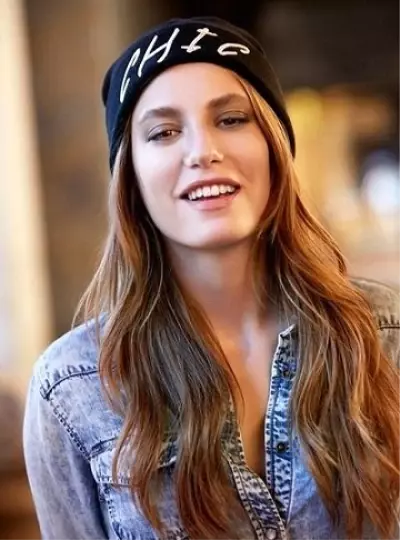 Serenay Sarıkaya Eski Ajansıyla Davalık Oldu