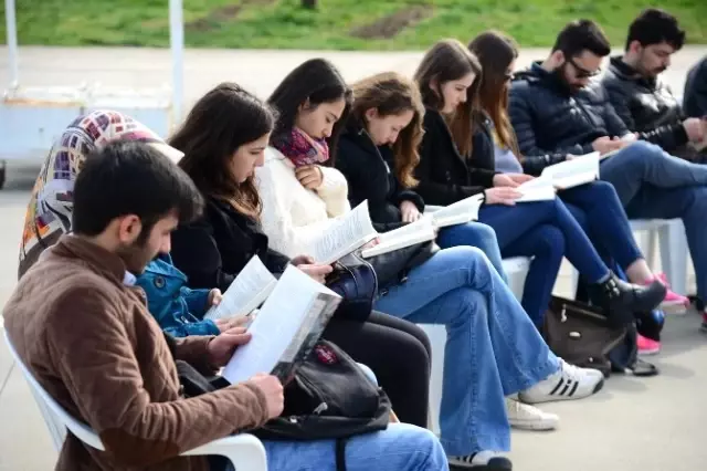Öğrencilerden Kitap Okuma ve Toplama Etkinliği Öğrencilerden Kitap Okuma ve Toplama Etkinliği