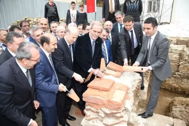 Hançerli Medresesi Küllerinden Doğuyor Hançerli Medresesi Küllerinden Doğuyor