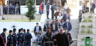 Mersin'de 34 Belediyeci Adliyeye Sevk Edildi, Başkan Aranıyor