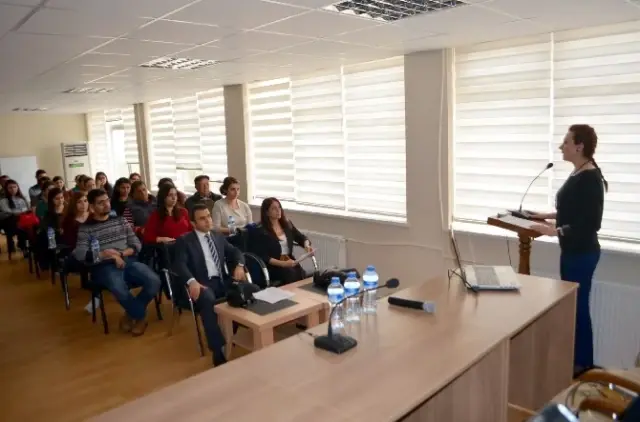 Söke'de Alzheimer Hasta ve Yakınlarına 'Yalnız Değilsiniz' Projesi Söke'de Alzheimer Hasta ve Yakınlarına 'Yalnız Değilsiniz' Projesi