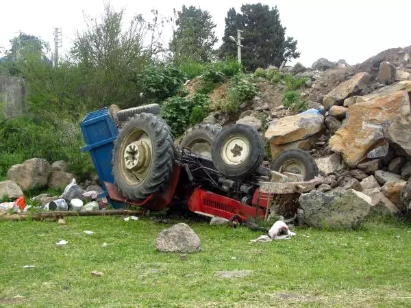 Tarım İşçilerini Taşıyan Traktör Devrildi: 2 Ölü, 14 Yaralı