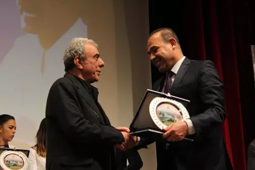 Sanatçı Dostları 78. Doğum Yılında Yılmaz Güney'i Anlattı Sanatçı Dostları 78. Doğum Yılında Yılmaz Güney'i Anlattı