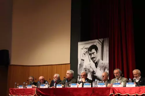 Sanatçı Dostları 78. Doğum Yılında Yılmaz Güney'i Anlattı Sanatçı Dostları 78. Doğum Yılında Yılmaz Güney'i Anlattı